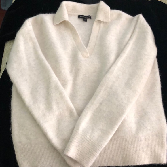 Soft and cozy Banana Republic alpaca sweater - Picture 3 of 5